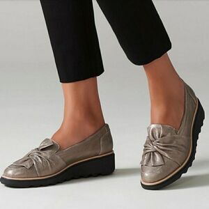 Clarks‎ Sharon Dasher Pewter Suede Loafers Knotted Size 10 Bin15